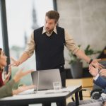 帮儿子洗澡越洗越大 dk0m58y9hv